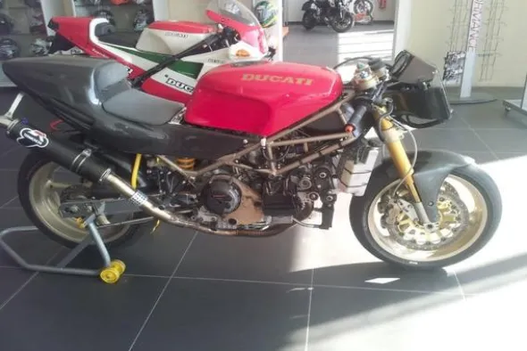 40#3672 Moto Ducati 888 Racing