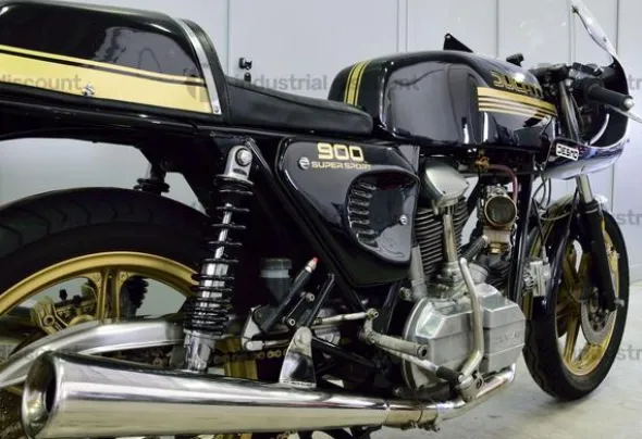 18#9982 Moto Ducati SS 900 Supersport