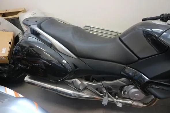 2#3474 Moto Honda NT700