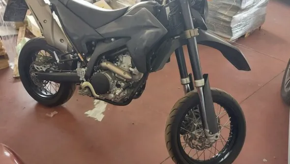 42#5491 Moto Yamaha VR250