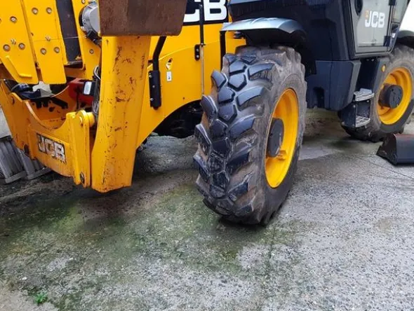 10#3769 Movimentatore telescopico rigido JCB