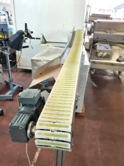 nastrino usato per confezioni con slitta d'uscita