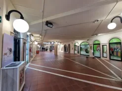 #26266 Negozi a reddito in centro commerciale con impianto fotovoltaico