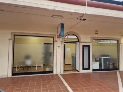 #26266 Negozi a reddito in centro commerciale con impianto fotovoltaico