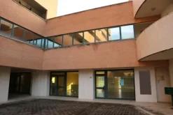#14757 Negozi e uffici in edificio polifunzionale