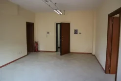 #14757 Negozi e uffici in edificio polifunzionale