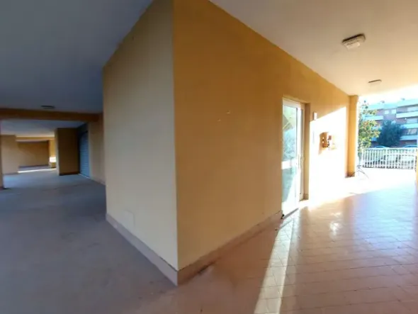#24331 Negozio al grezzo con corte esclusiva e cantina(sub 2)