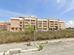 #24331 Negozio al grezzo con corte esclusiva e cantina(sub 2)