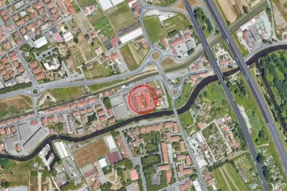 #24707 Negozio al piano terra con magazzino e posti auto di proprietà