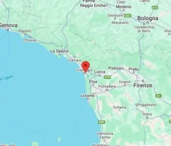 #24707 Negozio al piano terra con magazzino e posti auto di proprietà