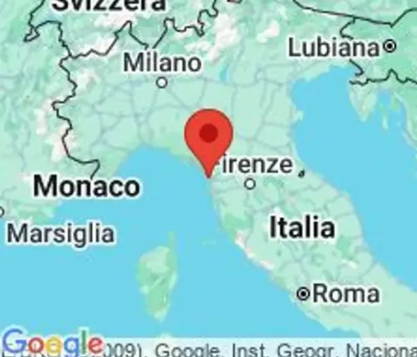 #24707 Negozio al piano terra con magazzino e posti auto di proprietà