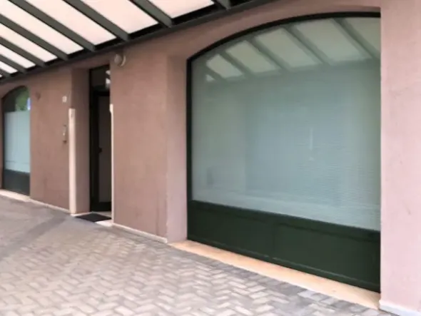 #23908 Negozio al piano terra in complesso condominiale