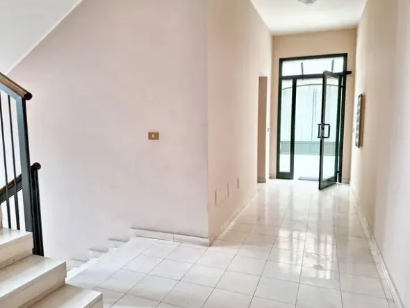 #23908 Negozio al piano terra in complesso condominiale