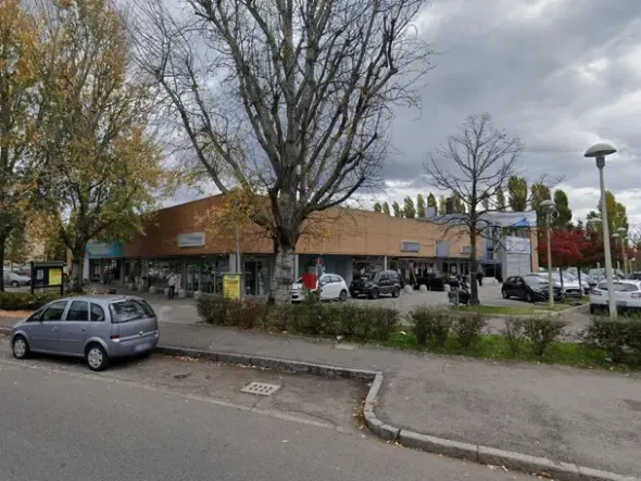#24037 Negozio a reddito di articoli per la cura della persona e della casa