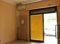 #24592 Negozio con area esterna in zona stadio