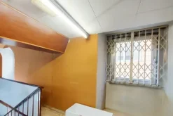 #21639 Negozio con balconata in centro storico