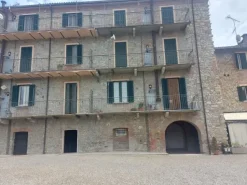 #2536389 Negozio con cantina e posto auto coperto in edificio storico