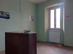 #2536389 Negozio con cantina e posto auto coperto in edificio storico