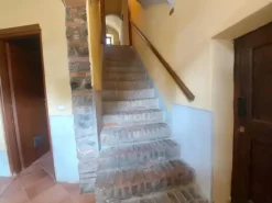 #2536389 Negozio con cantina e posto auto coperto in edificio storico
