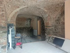 #2536389 Negozio con cantina e posto auto coperto in edificio storico