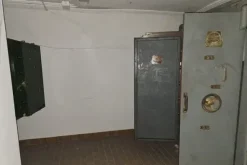 #2638371 Negozio con corte e deposito interrato