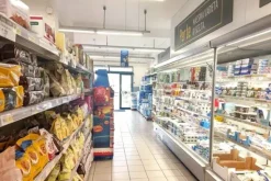 #2537367 Negozio con corte in edificio polifunzionale