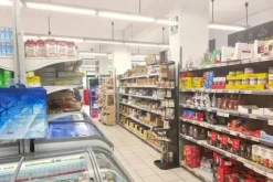 #2537367 Negozio con corte in edificio polifunzionale