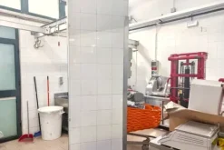 #2537367 Negozio con corte in edificio polifunzionale