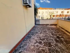 #22090 Negozio con corte pertinenziale