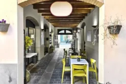 #25832 Negozio con cortile privato in centro storico