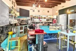 #25832 Negozio con cortile privato in centro storico