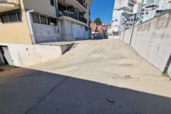 #25764 Negozio con deposito e area esterna