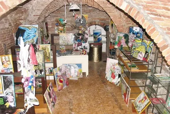 #22490 Negozio con magazzino in centro storico
