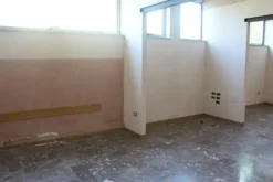 #24437 Negozio con parcheggio