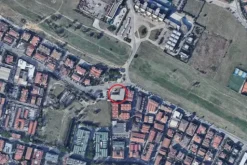 #26137 Negozio con parcheggio e cantina in complesso commerciale