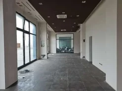 #2537047 Negozio con posti auto nel porto di Marina di Ravenna