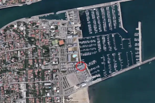 #2537047 Negozio con posti auto nel porto di Marina di Ravenna
