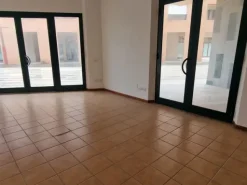 #2537419 Negozio con posto auto in complesso residenziale
