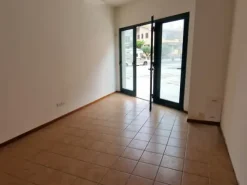 #2537419 Negozio con posto auto in complesso residenziale