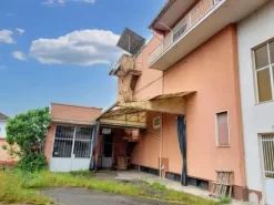 #23385 Negozio con uffici e magazzino