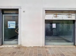 #20148 Negozio in centro storico con magazzino