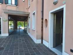 #2537177 Negozio in complesso residenziale