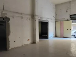 #24678 Negozio in zona residenziale