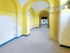 #23526 Negozio nel porto di Savona