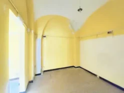 #23526 Negozio nel porto di Savona