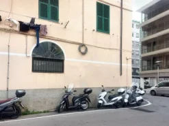 #23526 Negozio nel porto di Savona