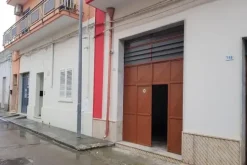 #9512 Negozio piano terra con soppalco da sanare
