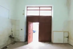 #9512 Negozio piano terra con soppalco da sanare