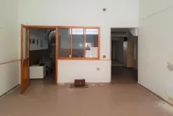 #9512 Negozio piano terra con soppalco da sanare