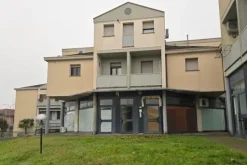 #25214 Negozio piano terra in edificio polifunzionale